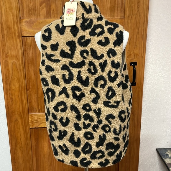 NWT! Cheetah print fuzzy vest - Picture 2 of 2